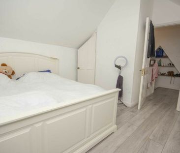 Booth Road, NW9, London - Photo 2