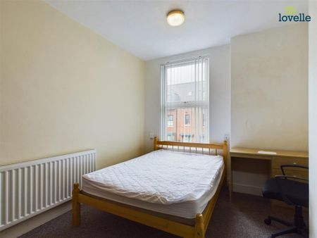 4 bedroom townhouse to rent - Photo 2