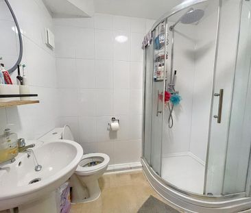 4 bedroom semi-detached house to rent - Photo 4