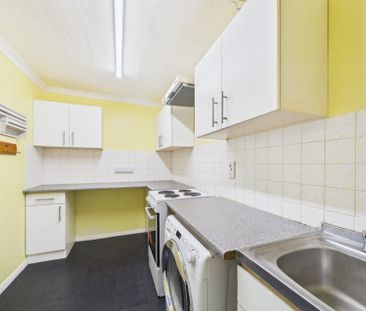 Windsor Drive, High Wycombe, Buckinghamshire,HP13 - Photo 5