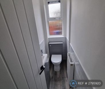 2 bedroom terraced house to rent - Photo 6