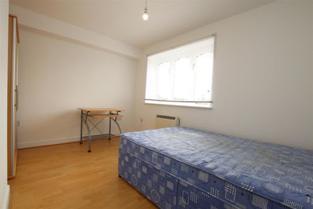 1 bedroom Apartment to let - Photo 3