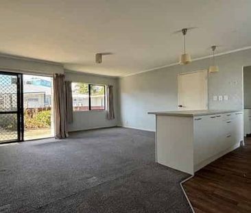 Spacious 3-Bedroom Home for Rent in Otahuhu, Auckland - Photo 2