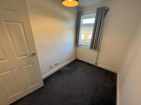 3 bedroom terraced house to rent - Photo 4