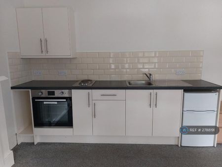 1 bedroom in a house share to rent - Photo 5