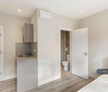 Studio to rent - Photo 6