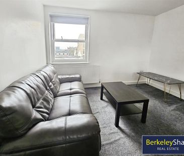 3 bedroom apartment to rent - Photo 4