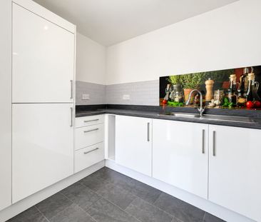 Flat to rent - Swanley, BR8 - Photo 4