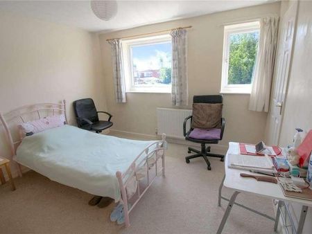 Mellow Ground, Swindon, Wiltshire, SN25 - Photo 2