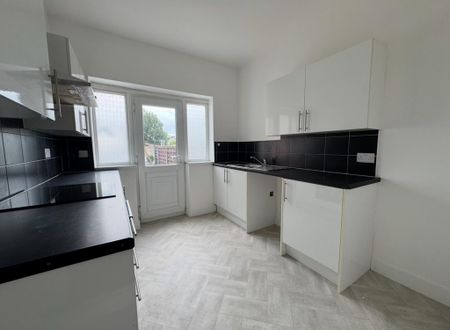 2 bedroom terraced house to rent - Photo 3