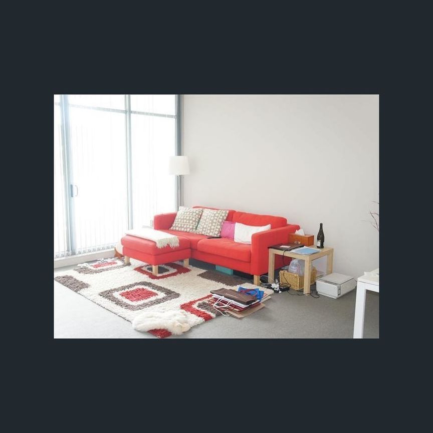 Modern and spacious 2br apartment in Pacific Square - Photo 1