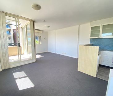 split level one bedroom designer apartment... - Photo 1