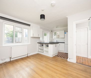 3 Bed Semi-Detached House, Coombe Road, BN2 - Photo 3