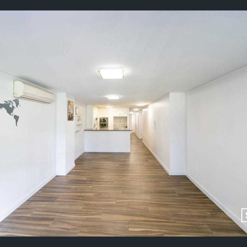 Spacious 2 bedrooms apartment in the prime location of Ultimo - Photo 1