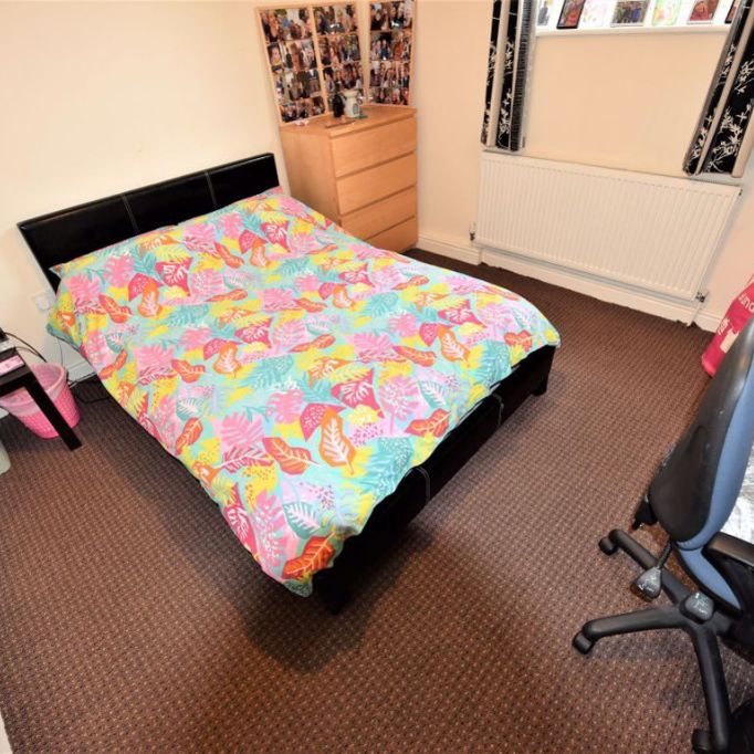 2 bedroom Flat in 14 Ragland Road, Leeds - Photo 1