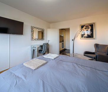 Exklusive 1.5-Zimmer-Wohnung in Zug – Neu renoviert & modern möblie... - Photo 2