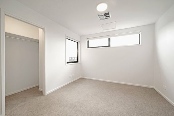 Townhouse in Coombs! - Photo 1