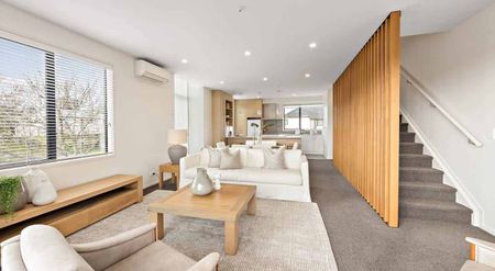 Charming 3BR Townhouse in Glen Innes - Photo 2