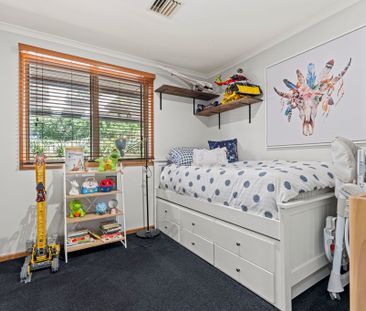 Spacious Family Living with Stunning Outdoor Entertaining & Views - Photo 5