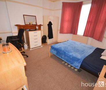 4 bedroom detached house to rent - Photo 4