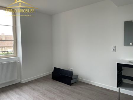 Location Appartement 2 pièces 35m² MARCIGNY 71110 - Photo 3