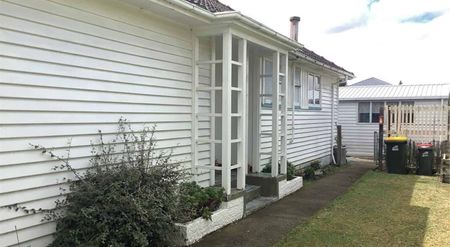 Three Bedrooms - Allenton - Photo 5