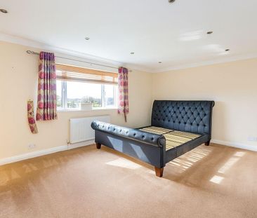 4 bedroom semi-detached house to rent - Photo 5