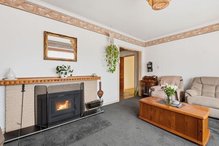 Tidy 3 Bedroom Home in a great location - Photo 5