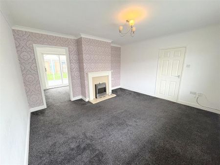 3 bedroom semi-detached house to rent - Photo 2