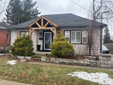 For Lease - 6 Sussex Avenue, Brantford, Ontario - Photo 4