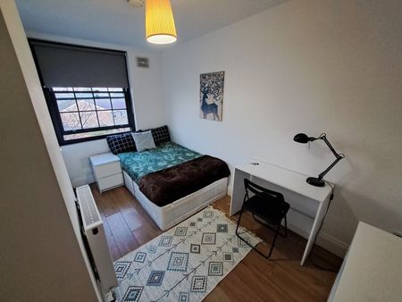Room in a Shared Flat, Upper North St, E14 - Photo 2