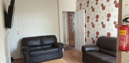 4 Bed - Sausthorpe Street â€“ 4 Bed - Photo 2