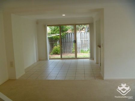 Spacious duplex townhouse - Photo 4