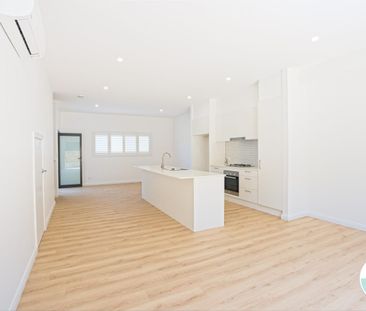 Contemporary Townhouse, Prime Location! - Photo 2