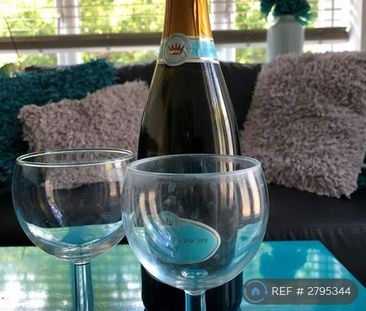 1 bedroom in a house share to rent - Photo 2