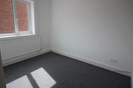 3 bedroom maisonette to rent - Photo 3