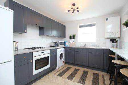 4 bedroom terraced house to rent - Photo 5