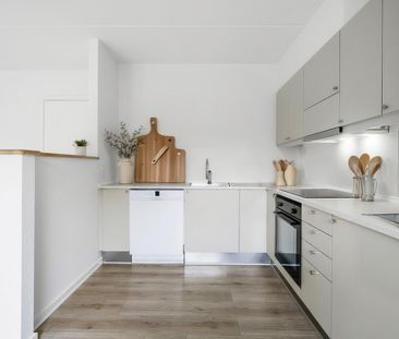 MODERNISERET RÆKKEHUS I HOLLUF PILE MED HAVE OG FRI PARKERING - Foto 4