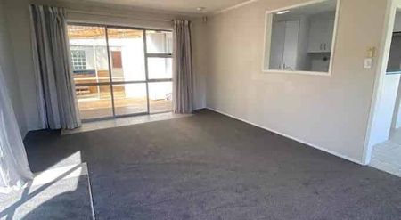 Home and Granny - Photo 3