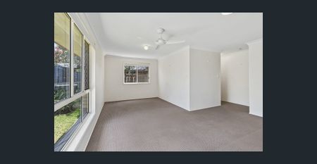 Comfortable, Low-Maintenance Living in Burleigh Waters Location - Photo 3
