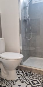 Location Appartement 2 pièces 28m² ST MANDRIER SUR MER 83430 - Photo 3