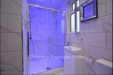 1 bedroom flats in Leeds - Photo 4