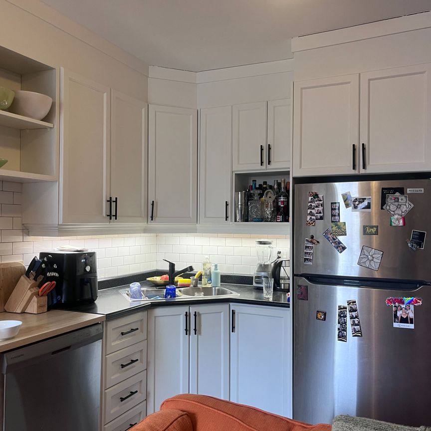 For Lease - 926 College Street Unit# Front U, Toronto, Ontario - Photo 1