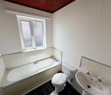 3 bedroom end of terrace house to rent - Photo 6