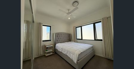 Modern 3BR Townhouse in Hope Island – Resort Living Every Day - Photo 3