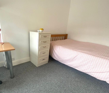 4 bedroom private hall to rent - Photo 4 | Rentumo