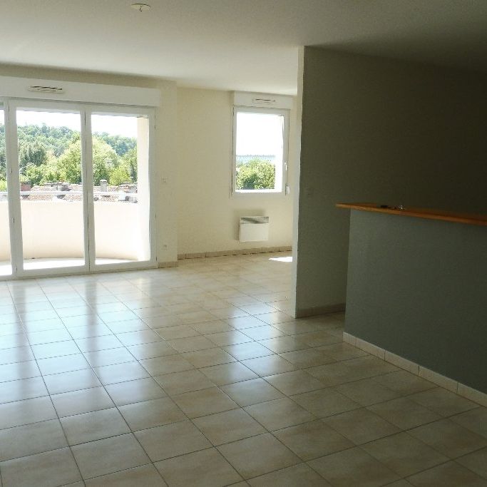 Location Appartement 3 pièces 84m² ANGOULEME 16000 - Photo 1