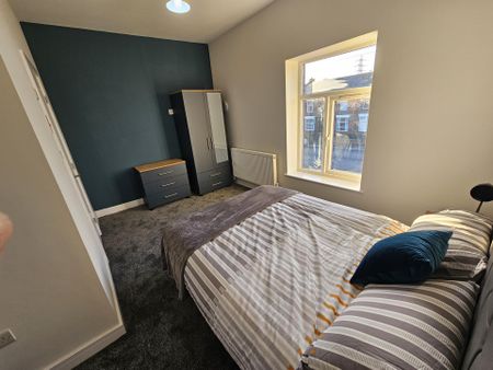 Tonge Moor Road, Bolton - Photo 5