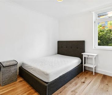 1 bedroom flat in Shaftesbury Street - Photo 1