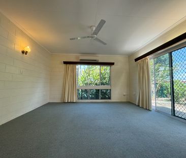 CHARMING UNIT IN GREAT LOCATION!! - Photo 1